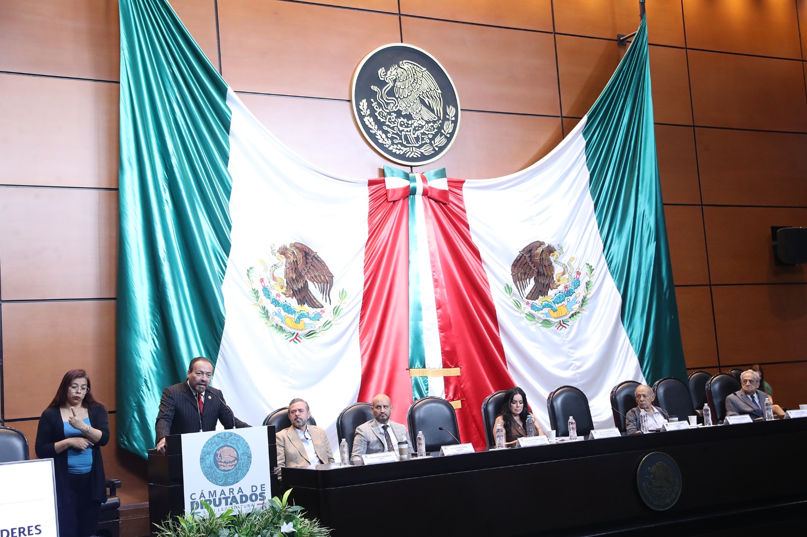 Empresarios, abogados y diputados piden unidad, innovación y capacitación.