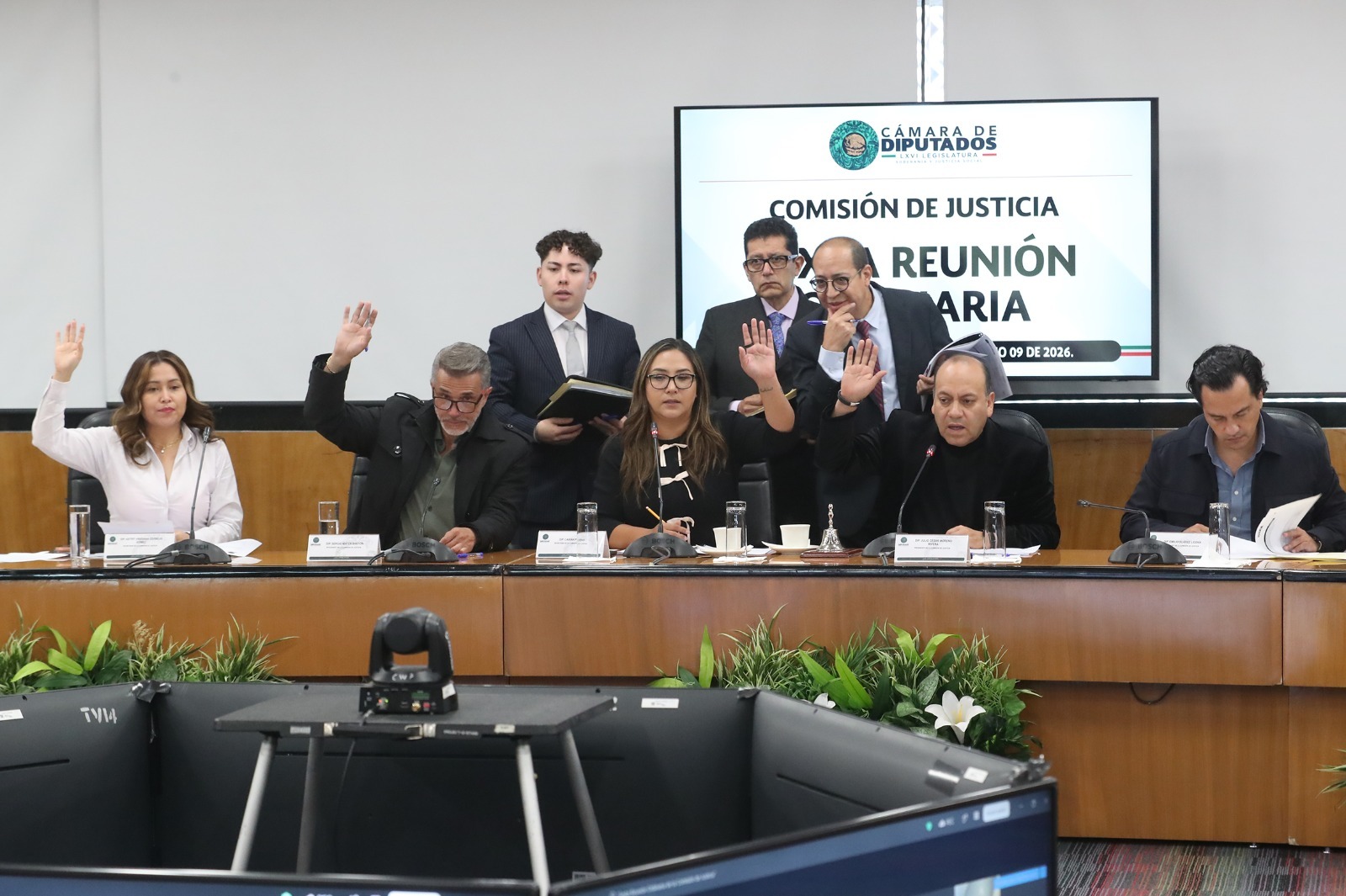 Comisión avala penas por robo de identidad y cambios al Código Civil.