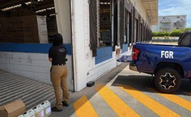 Hallan 40 litros de metanfetamina líquida en paquetería de Sinaloa.