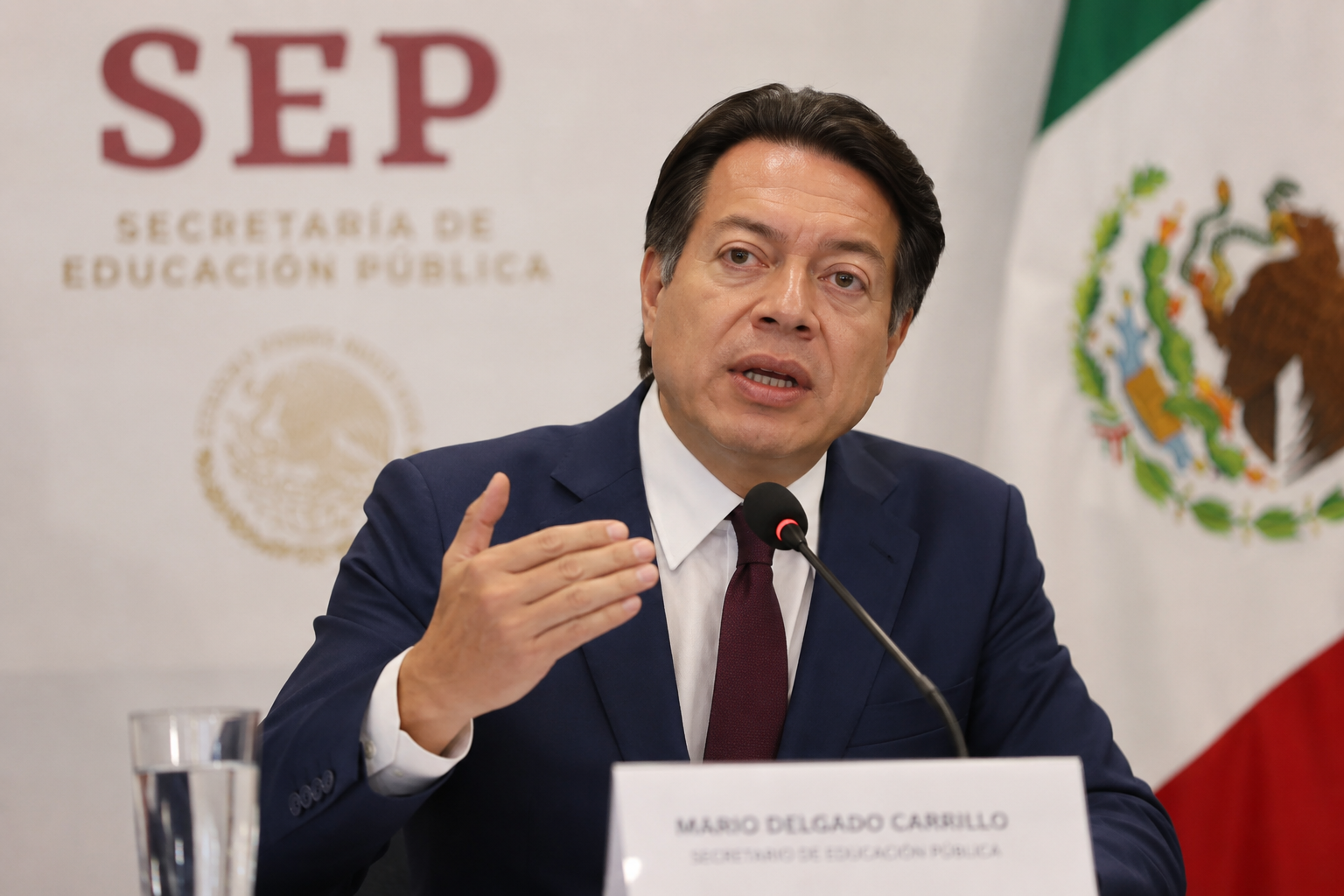 Mario Delgado anuncia revisión nacional por escuelas militarizadas.