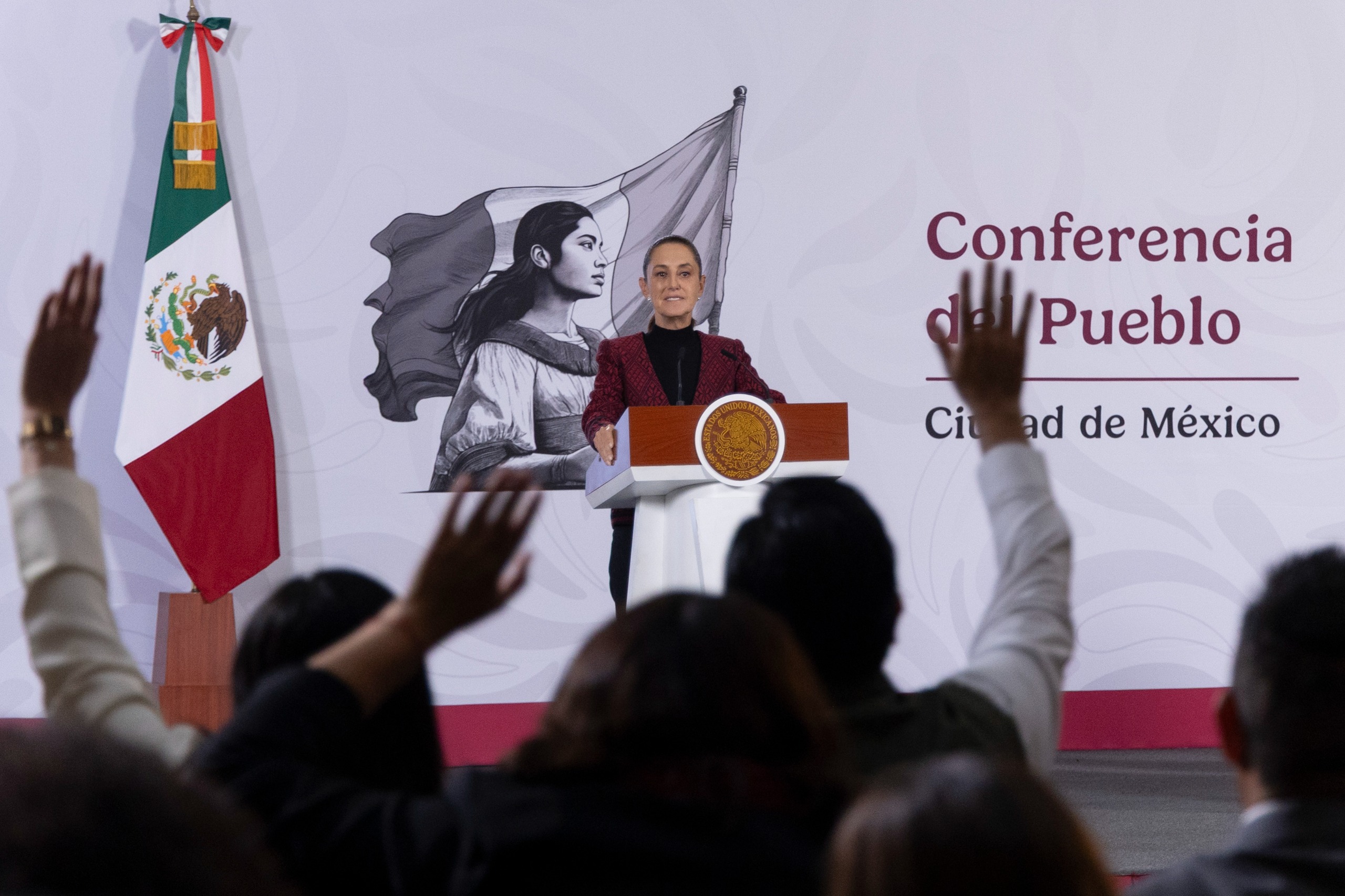 Presidenta rechaza propuestas que restringen el voto de mujeres y ciudadanos.