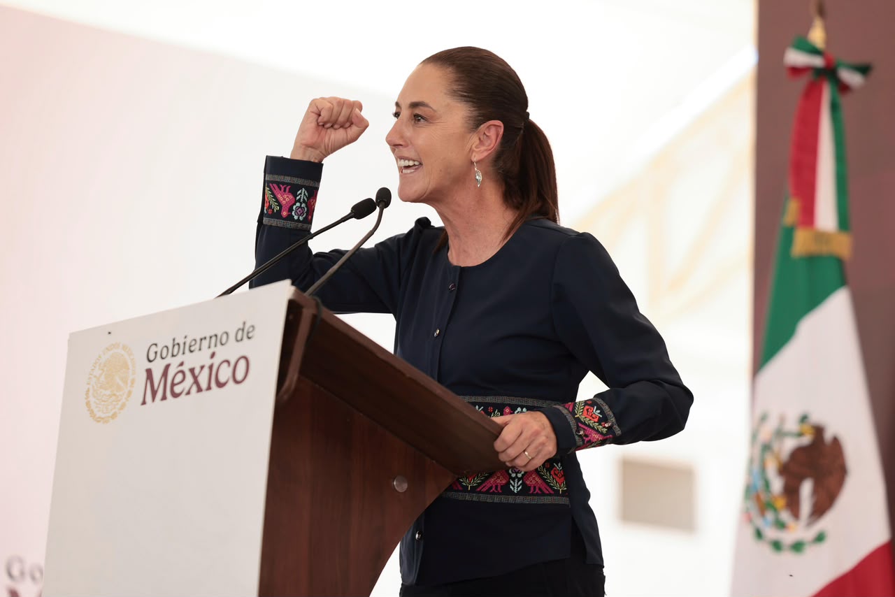 Presidenta garantiza finanzas del Infonavit; Durango presume alianza federal.