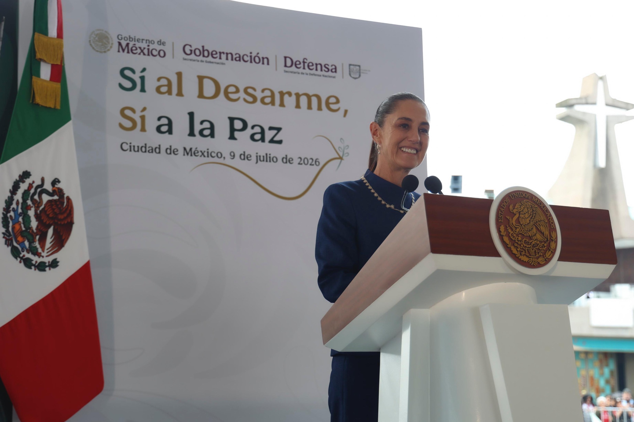 Presidenta pide entregar armas y señala a EU por tráfico ilegal.