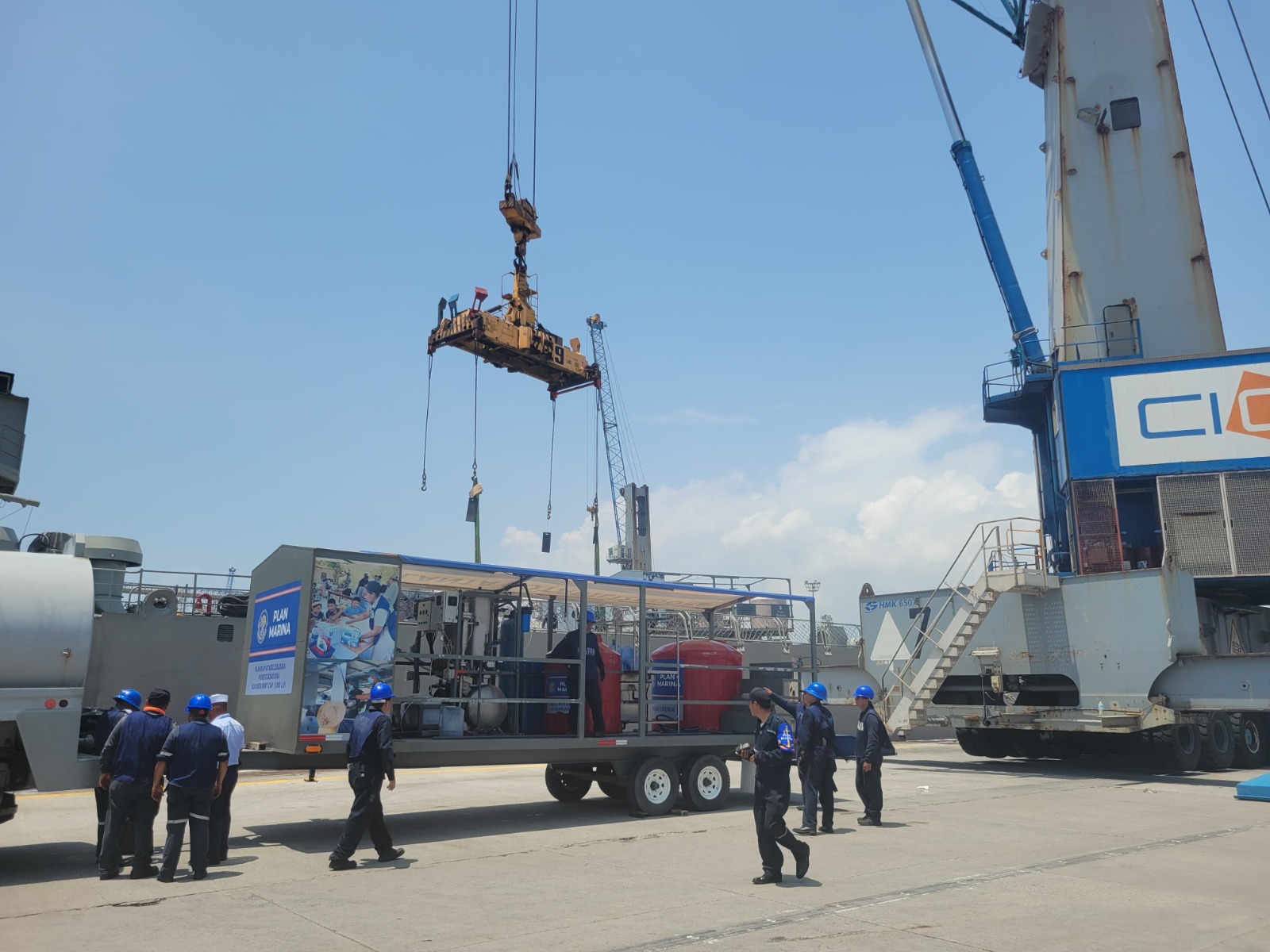 México despliega ayuda humanitaria y brigadas en Venezuela.