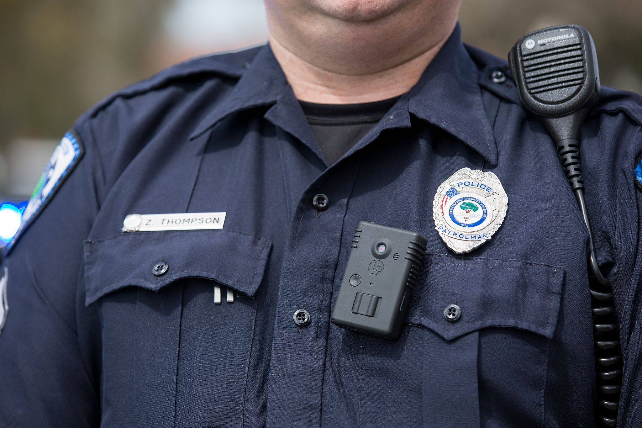 Buscan que policías porten cámaras para transparentar su actuación.