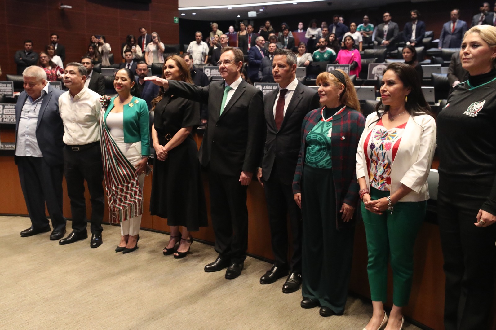 Oposición cuestiona su perfil; Morena y aliados respaldan su experiencia.