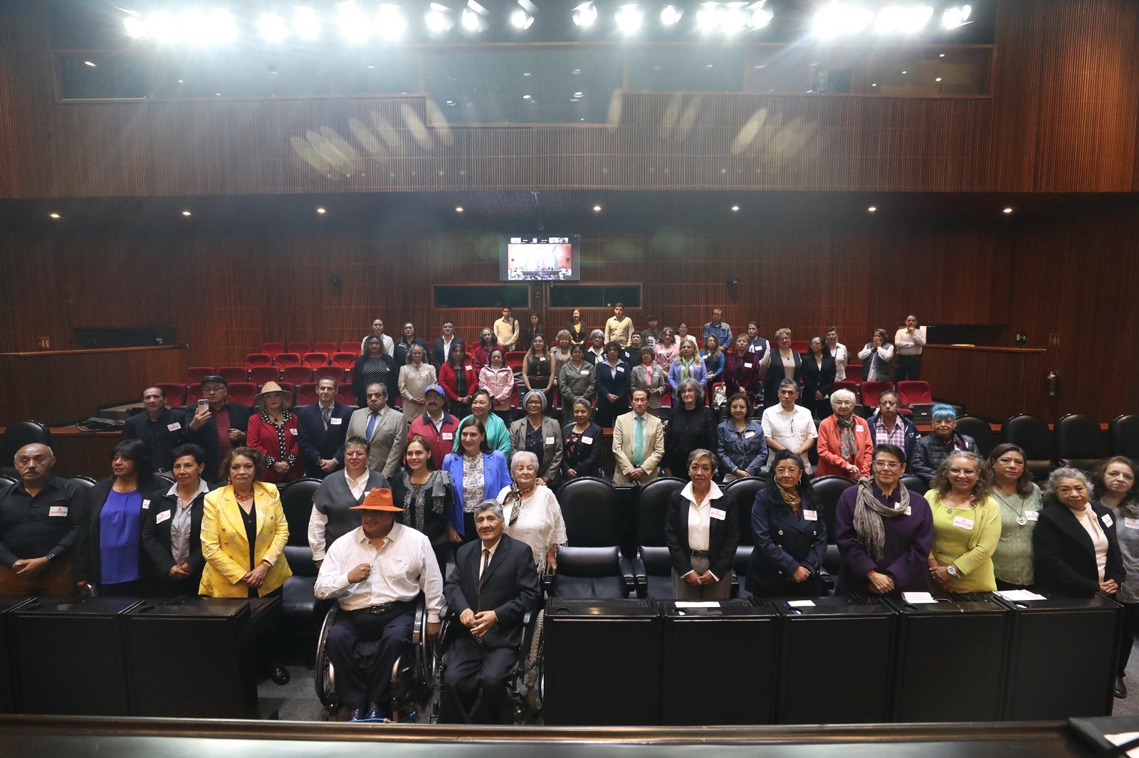 Parlamento llevará demandas de adultos mayores al trabajo legislativo.