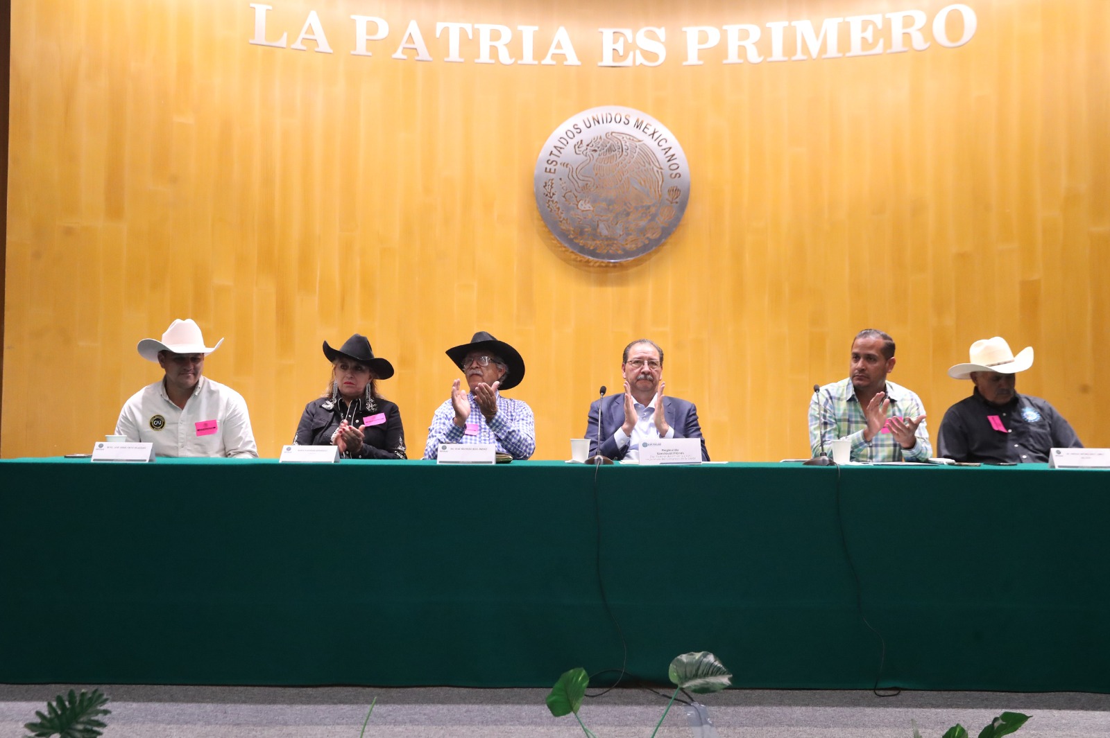 PT propone ley para rescatar al agave y frenar abuso de corporativos.