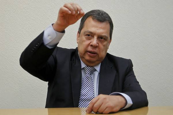 Exgobernador de Guerrero queda preso por el caso de los 43 normalistas.