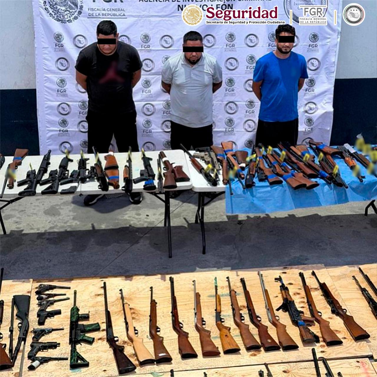 Federales decomisan 210 armas ocultas en tráileres llegados de Texas.
