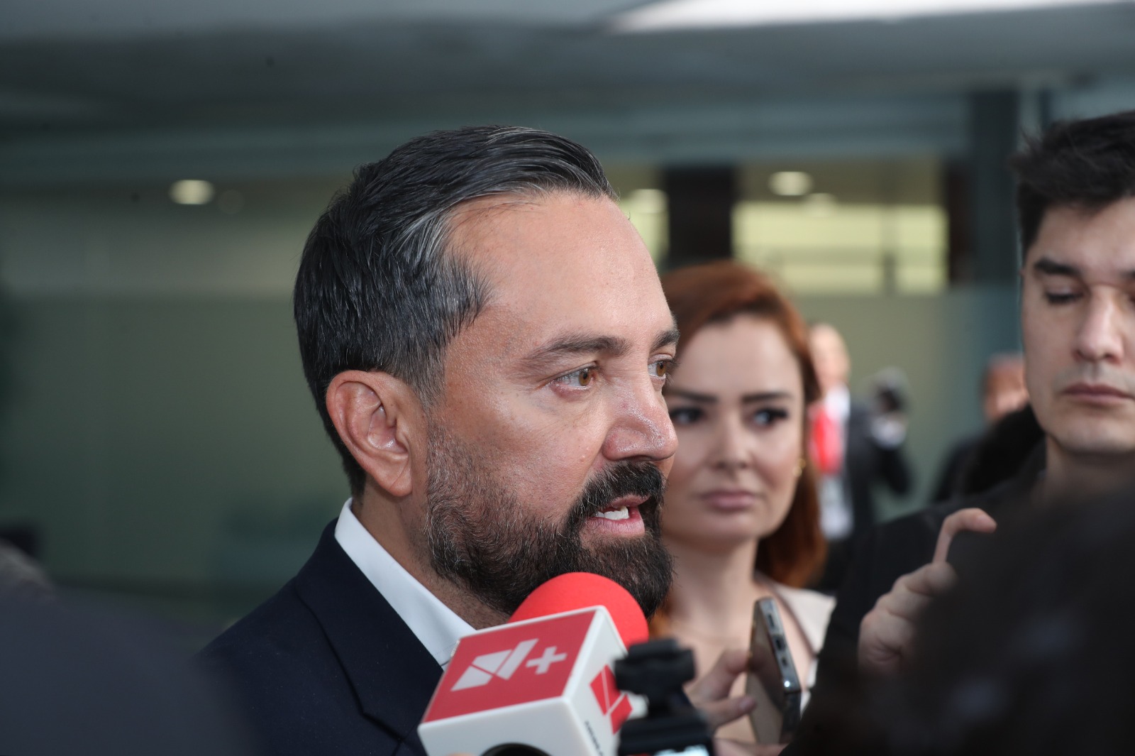 Morena niega censura y acusa a PRI y PAN de difundir desinformación.