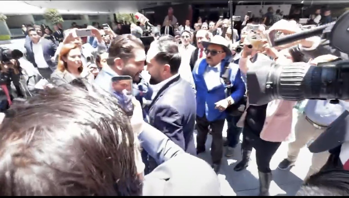 Gutiérrez Mancilla y Arturo Ávila chocan entre insultos y empujones.