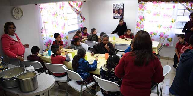 Reforma obligaría a gobiernos a garantizar comedores comunitarios.