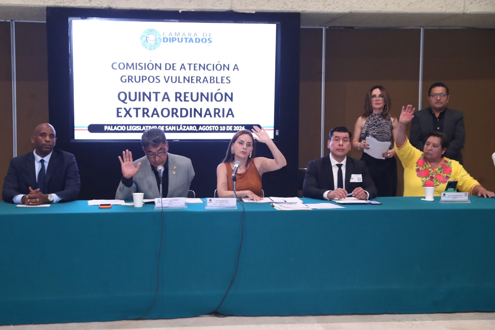 Diputados avalan reformas para discapacidad y atención a adultos mayores.