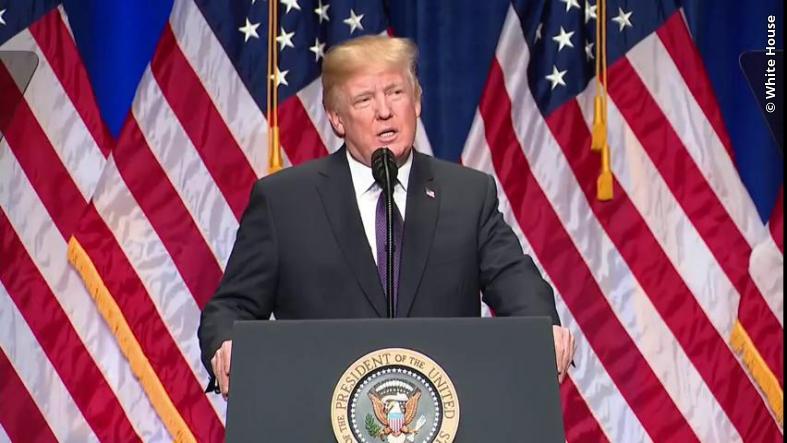 Trump endurece discurso; acusa a México y llama "repugnante" a Canadá.