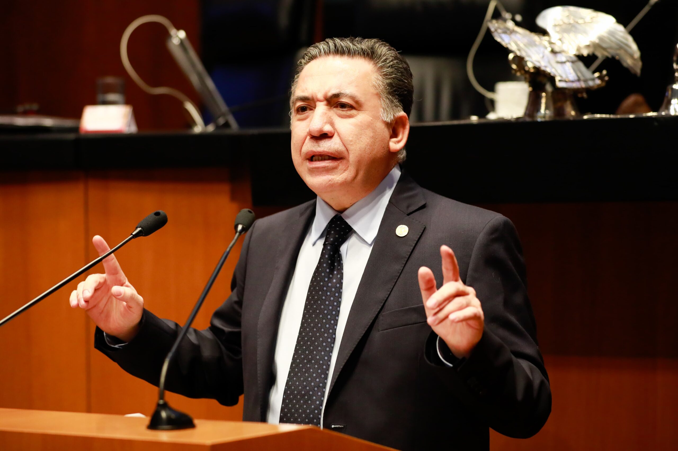 Vuelve al Senado como independiente y asegura ser inocente ante acusaciones