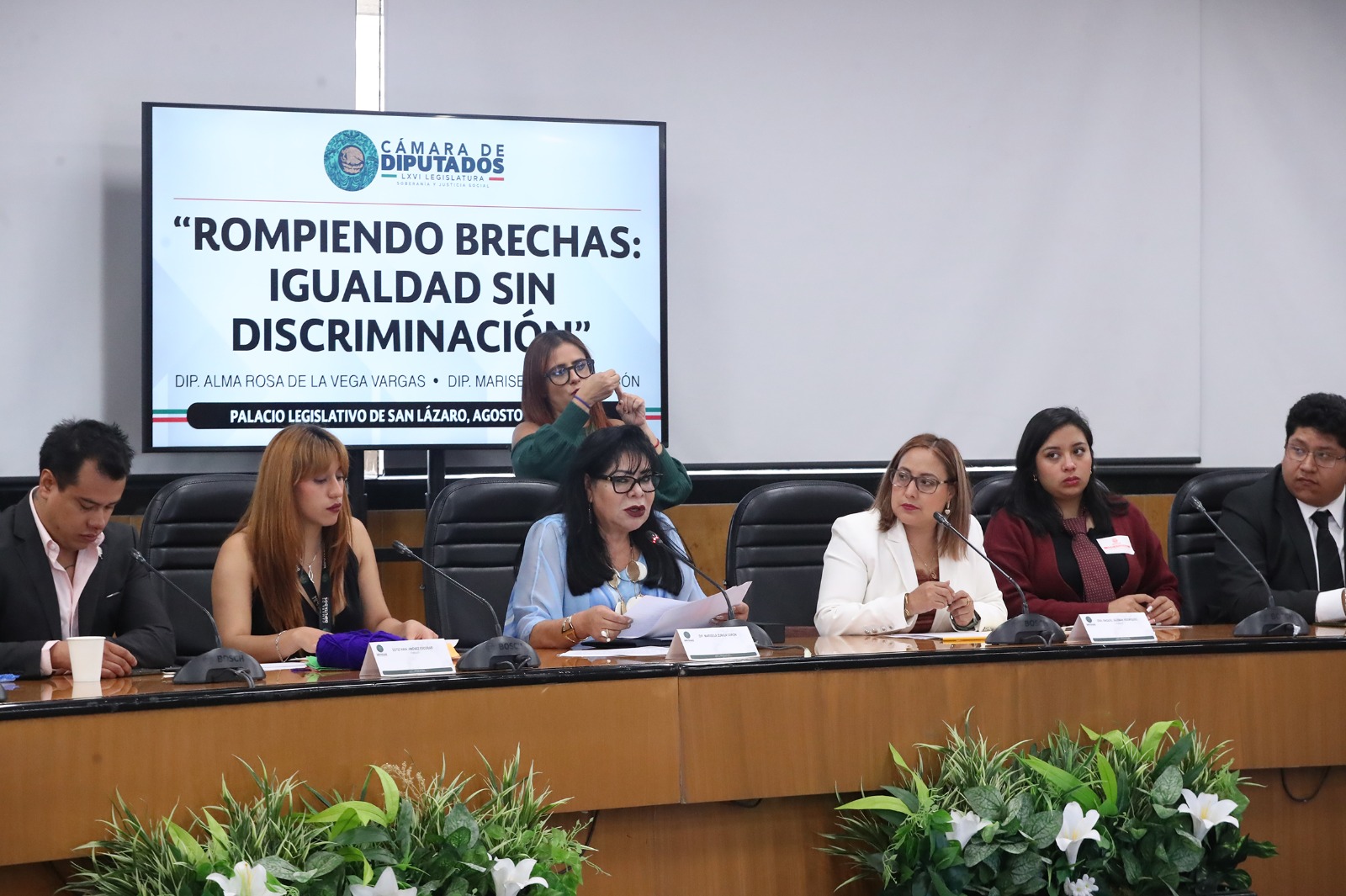 Diputadas buscan obligar a empresas a garantizar igualdad en el empleo