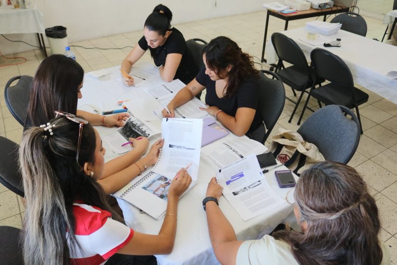 Más de un millón de docentes debatirán reglas para celulares en escuelas.