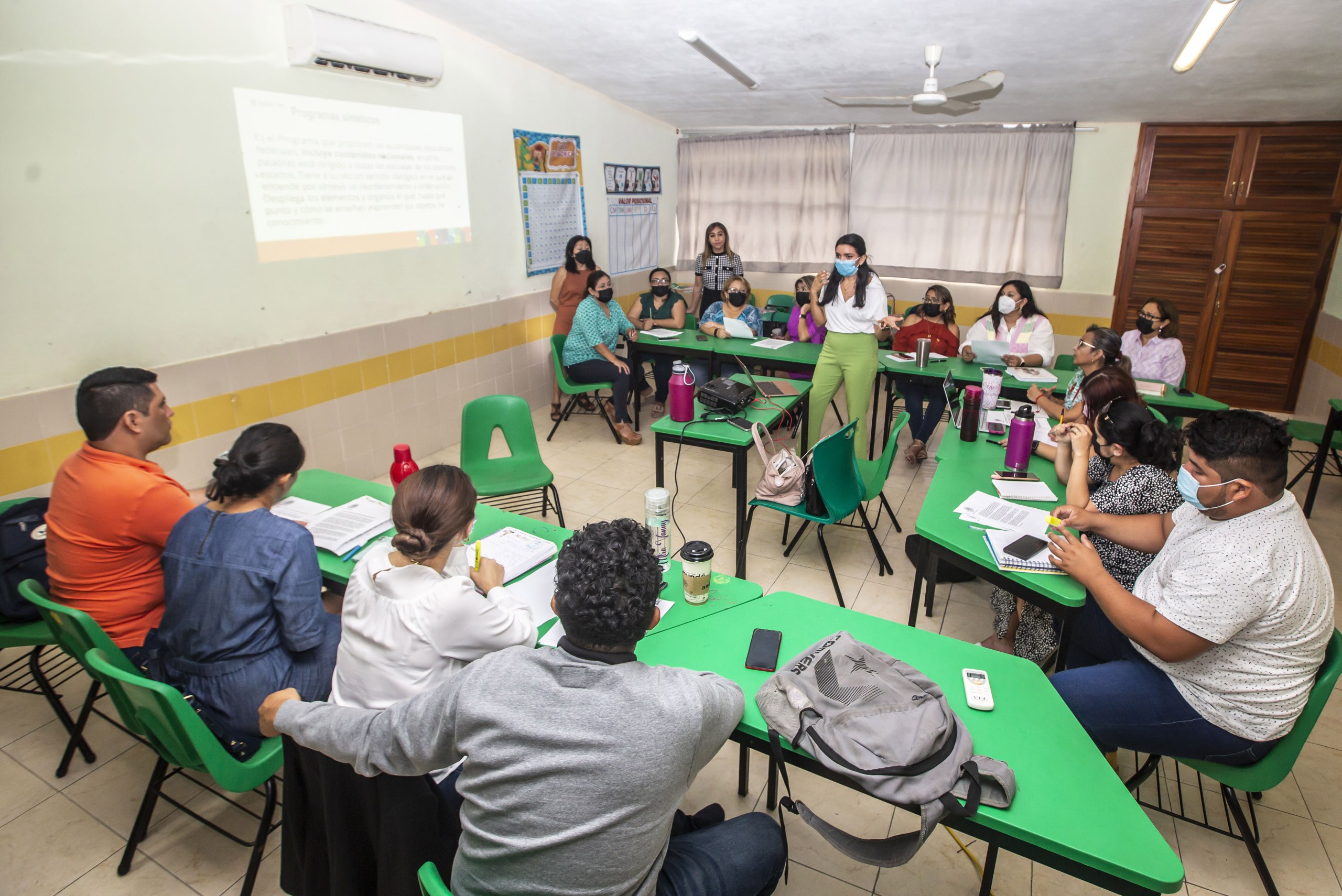 Más de 565 mil docentes participaron en consulta nacional sobre celulares.