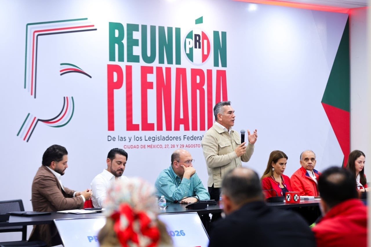 Líder del PRI afirma que una alianza opositora disputaría todo en 2027