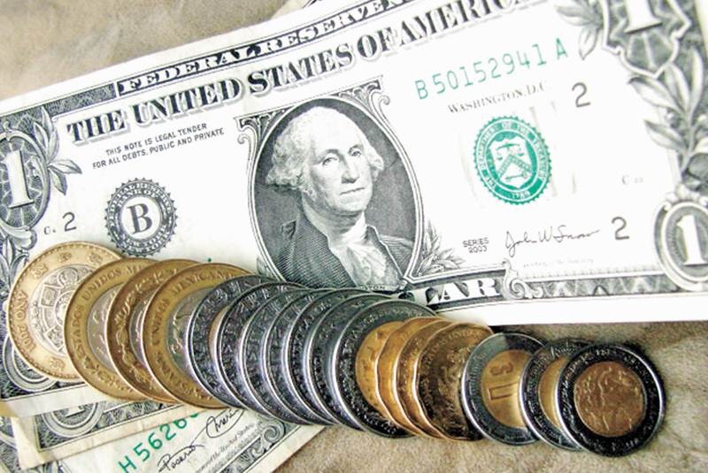 Peso baja de 17 por dólar; Sheinbaum prevé mayor crecimiento económico nacional