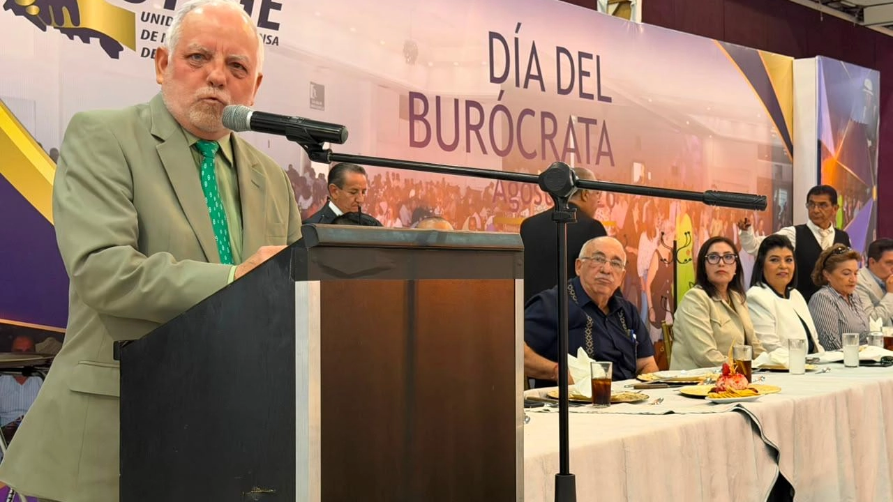 Gobierno de SLP acuerda alza de 3.5% al salario y 7% en prestaciones.