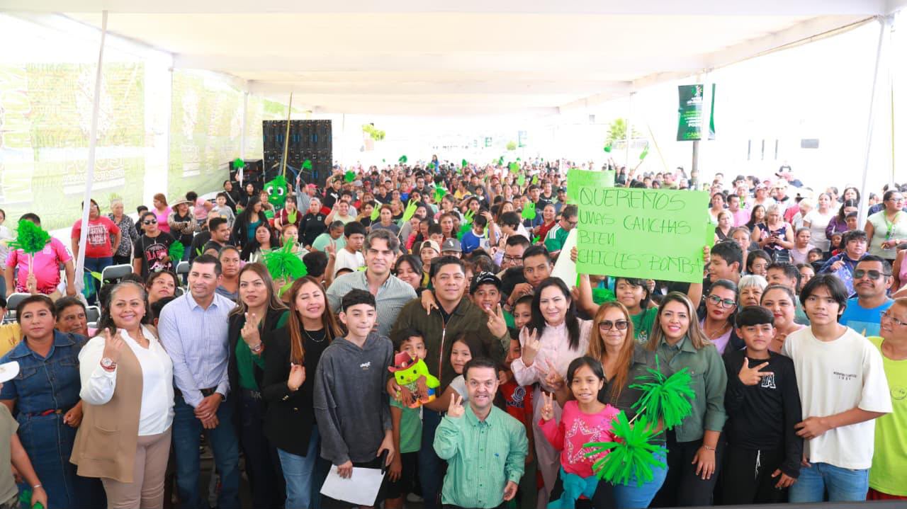 Destinan 12.8 mdp a luminarias y entregan mil paquetes escolares.