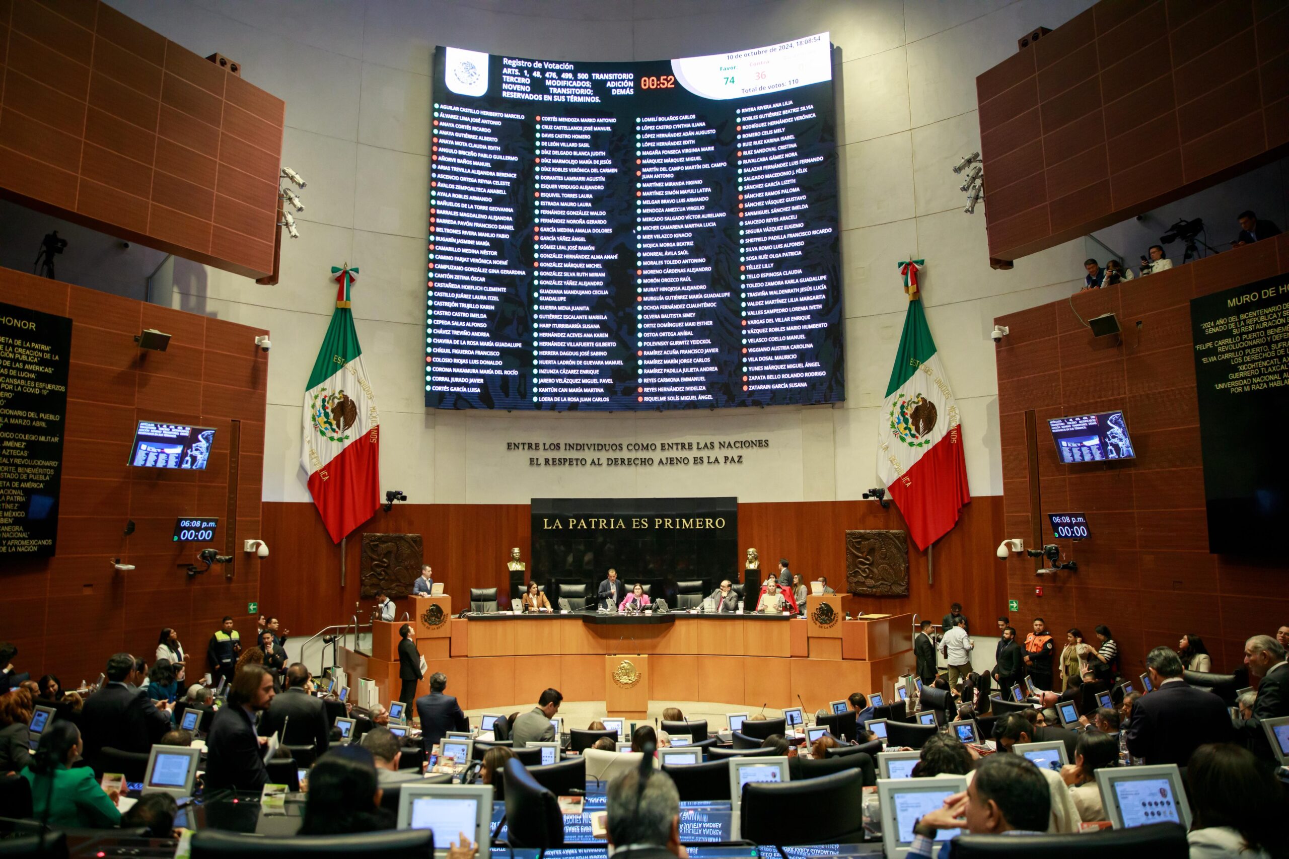 Castillo reporta 66 ordenamientos modificados durante su gestión senatorial.
