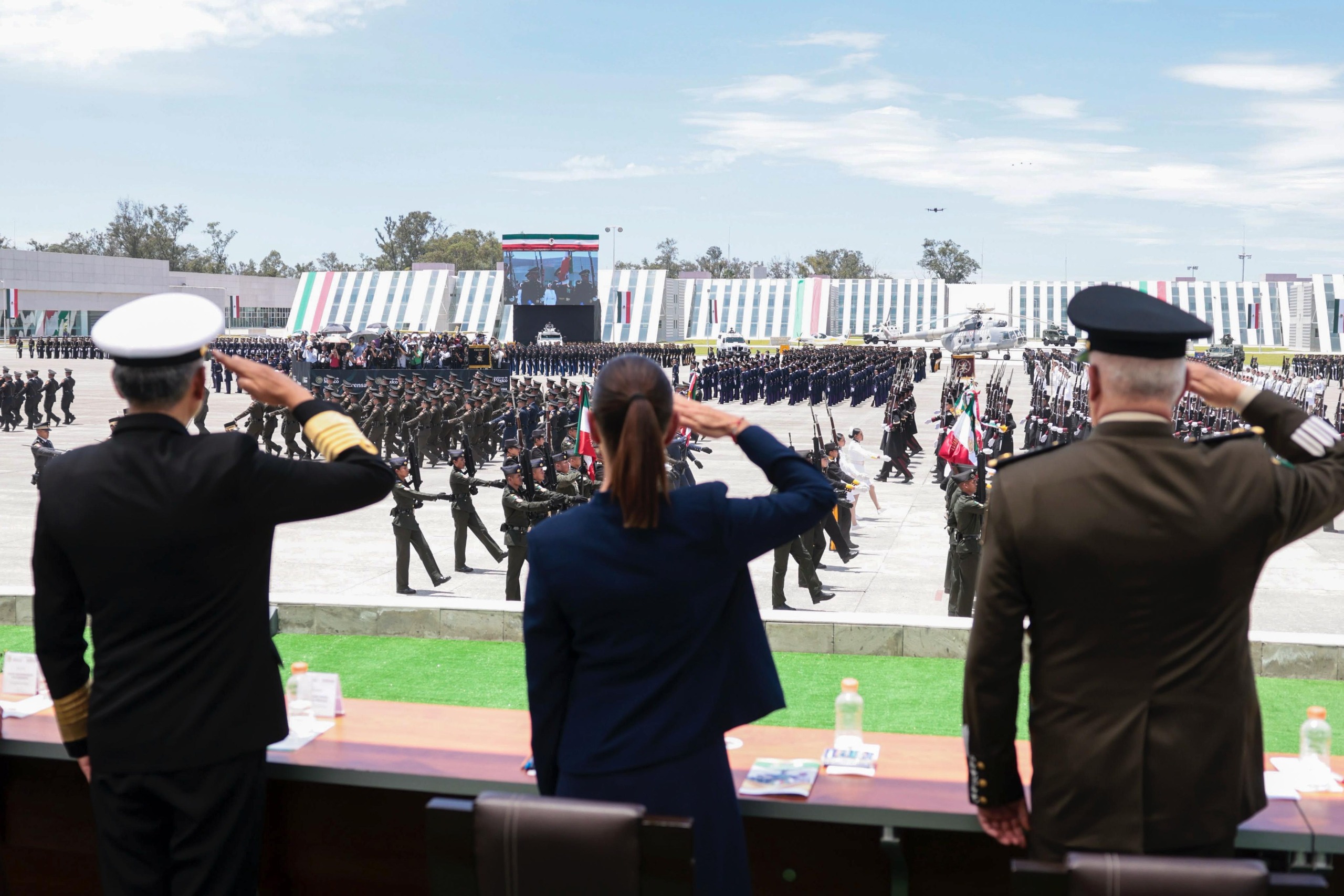 Sheinbaum exige humildad, sensibilidad y servicio a las Fuerzas Armadas.