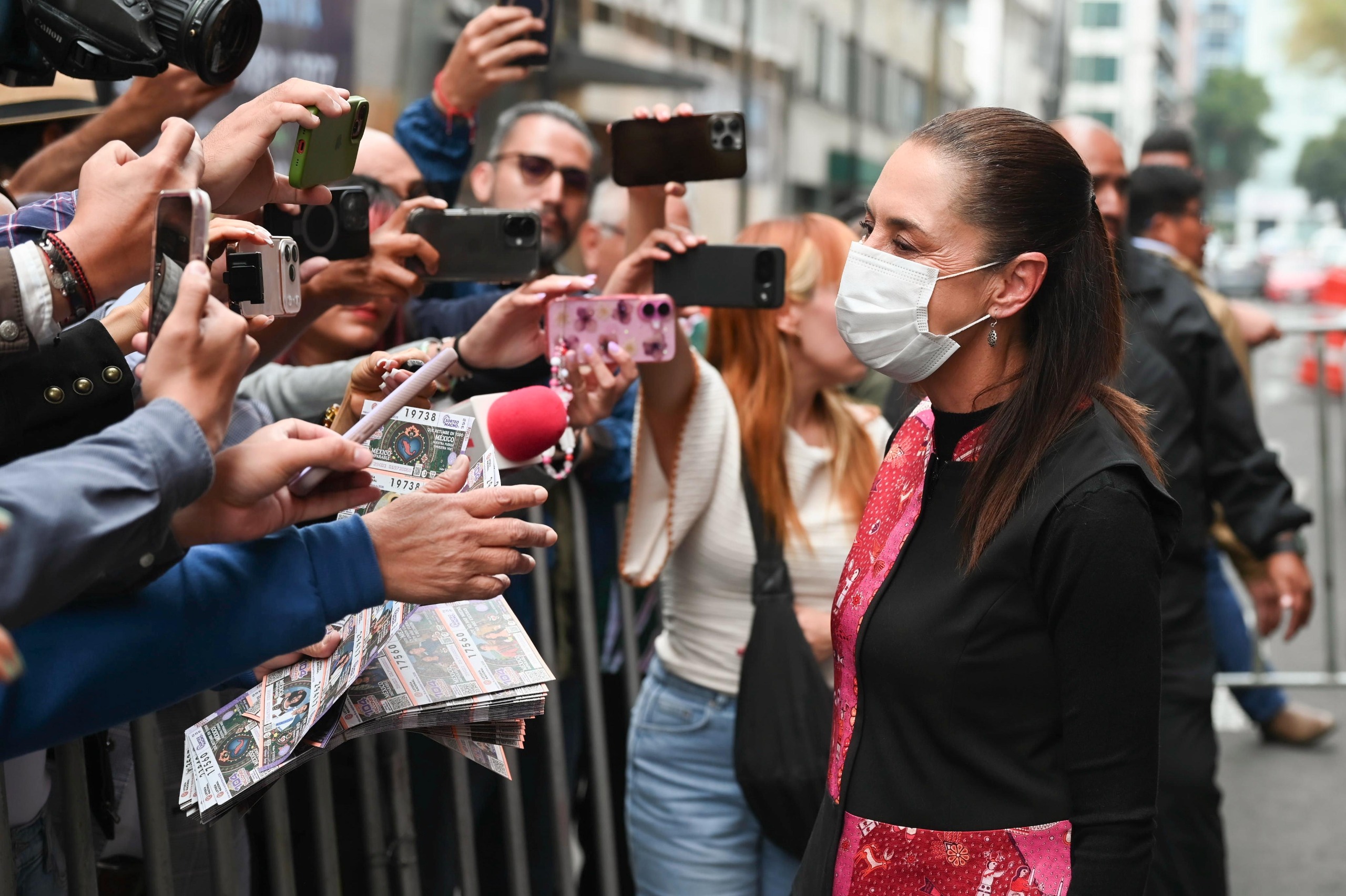 Presidenta advierte que ningún interés está por encima de México