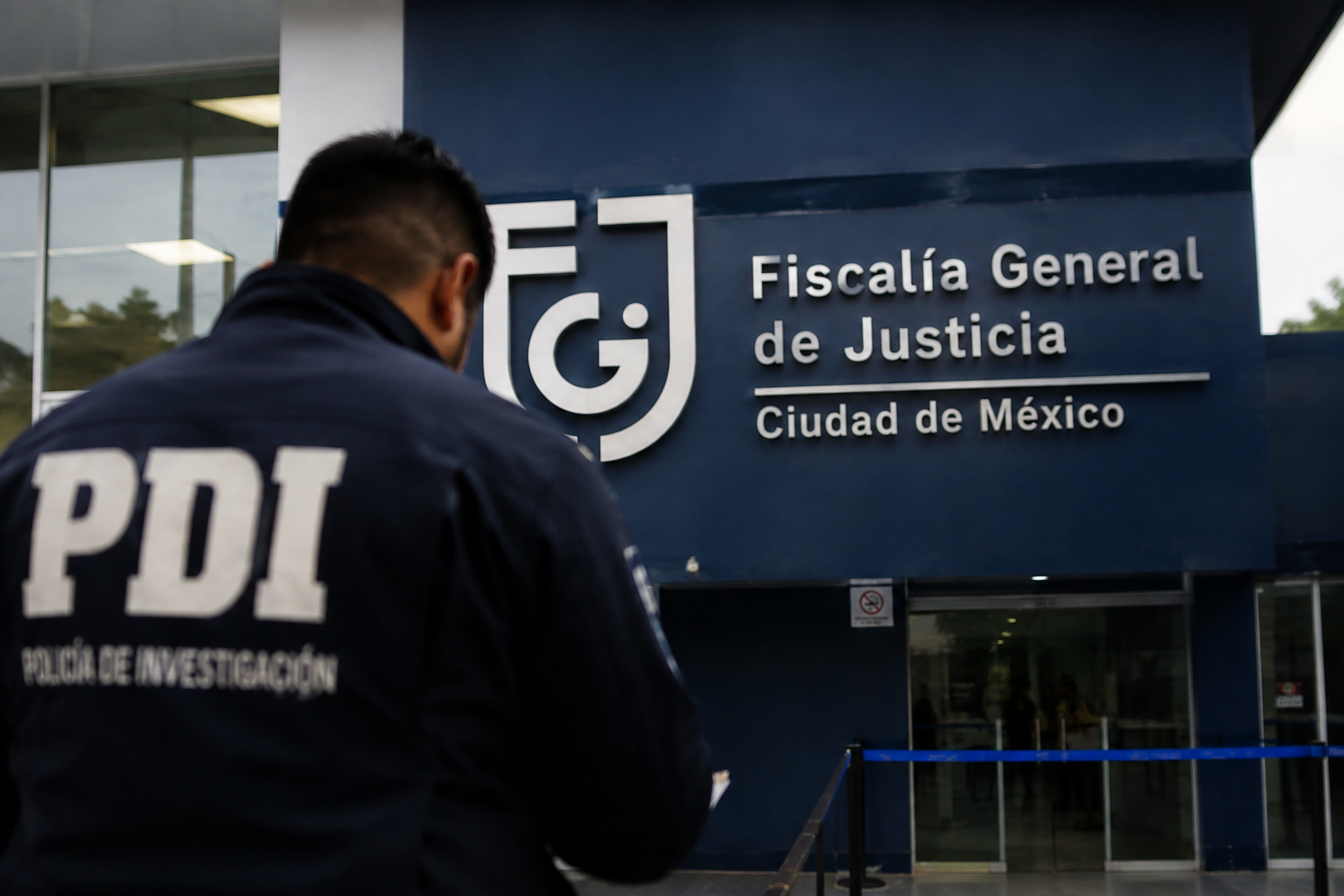Indagan a ministerios públicos y policías por despojos en la CDMX.