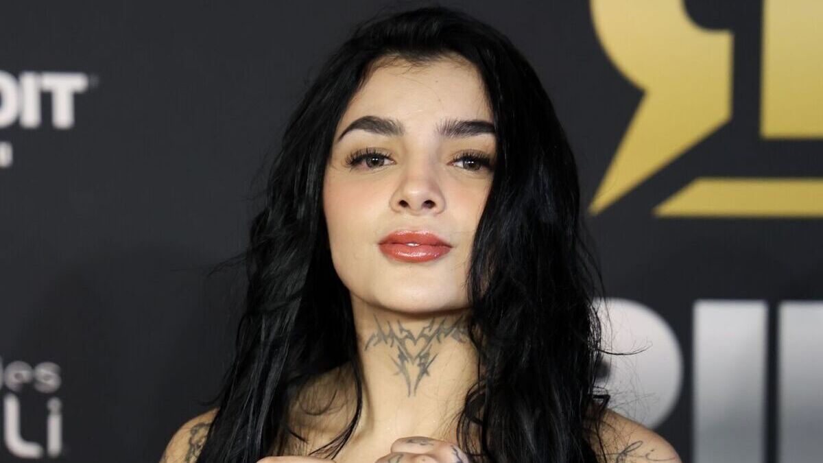 Detienen a implicado y recuperan dinero y joyas robadas a Karely Ruiz.