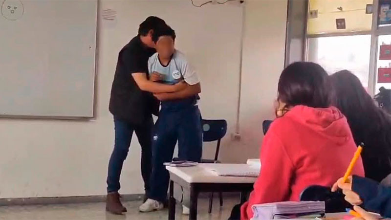 Fiscalía investiga a docente de Acámbaro exhibido en videos con alumnos.