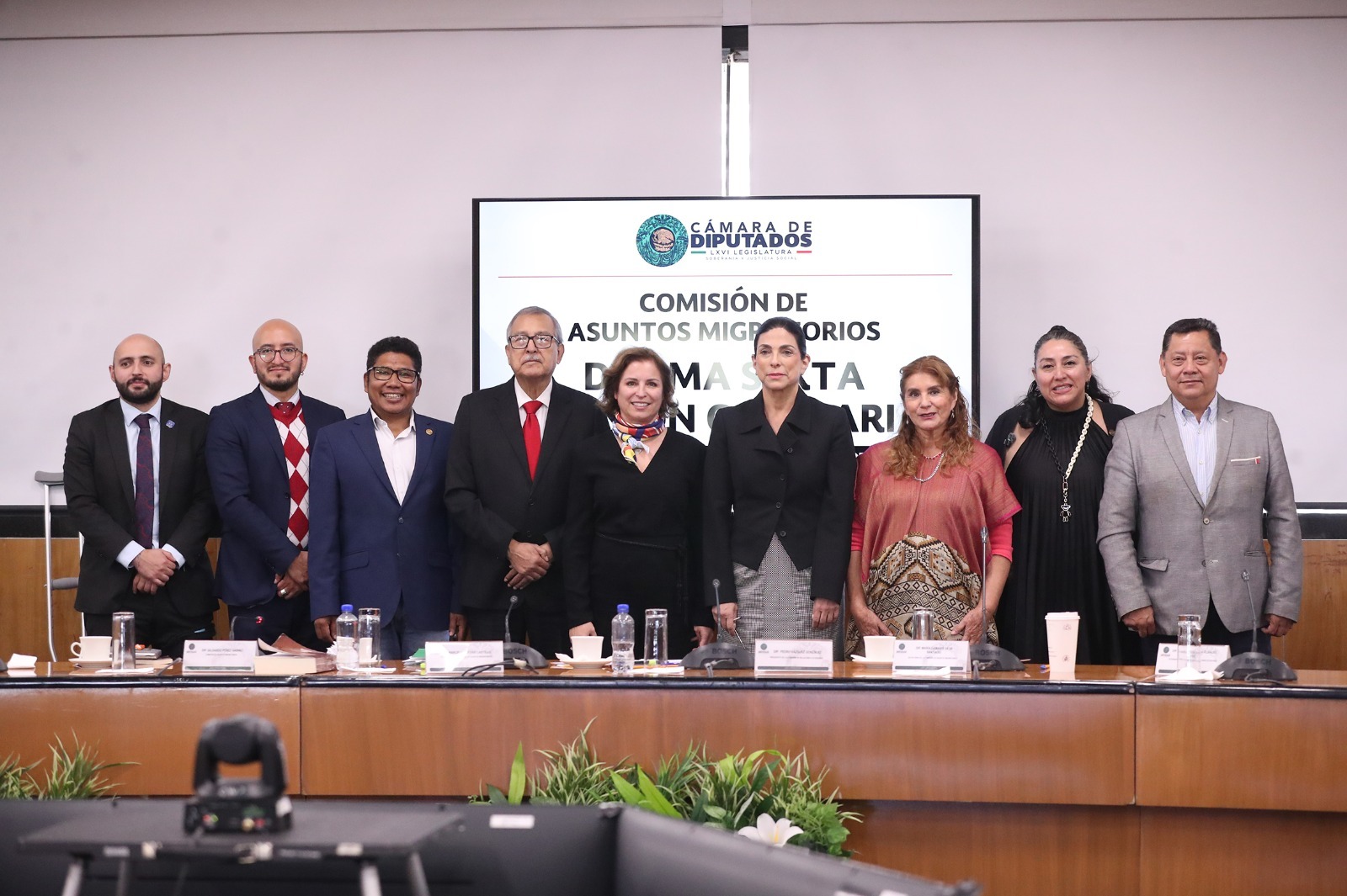 Diputados avalan más seguridad y derechos para migrantes y refugiados LGBT+