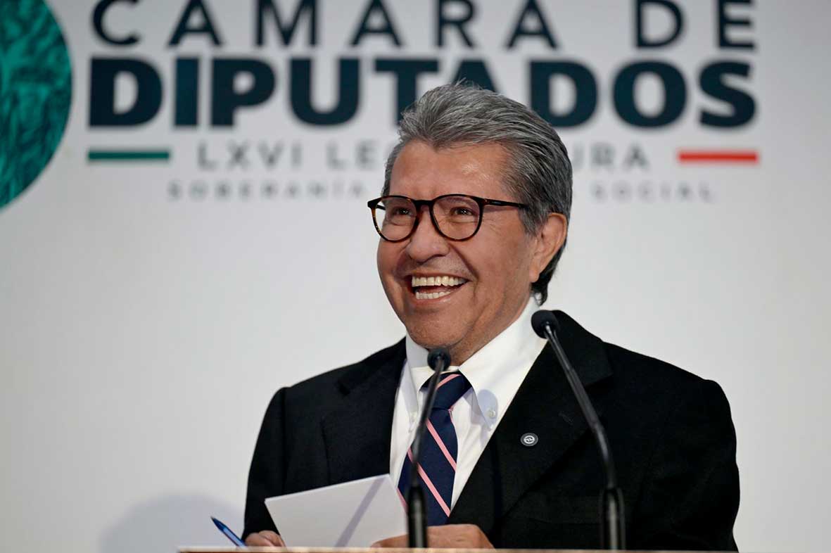 Advierte a aspirantes de Morena y critica regreso de Rocha a Sinaloa.