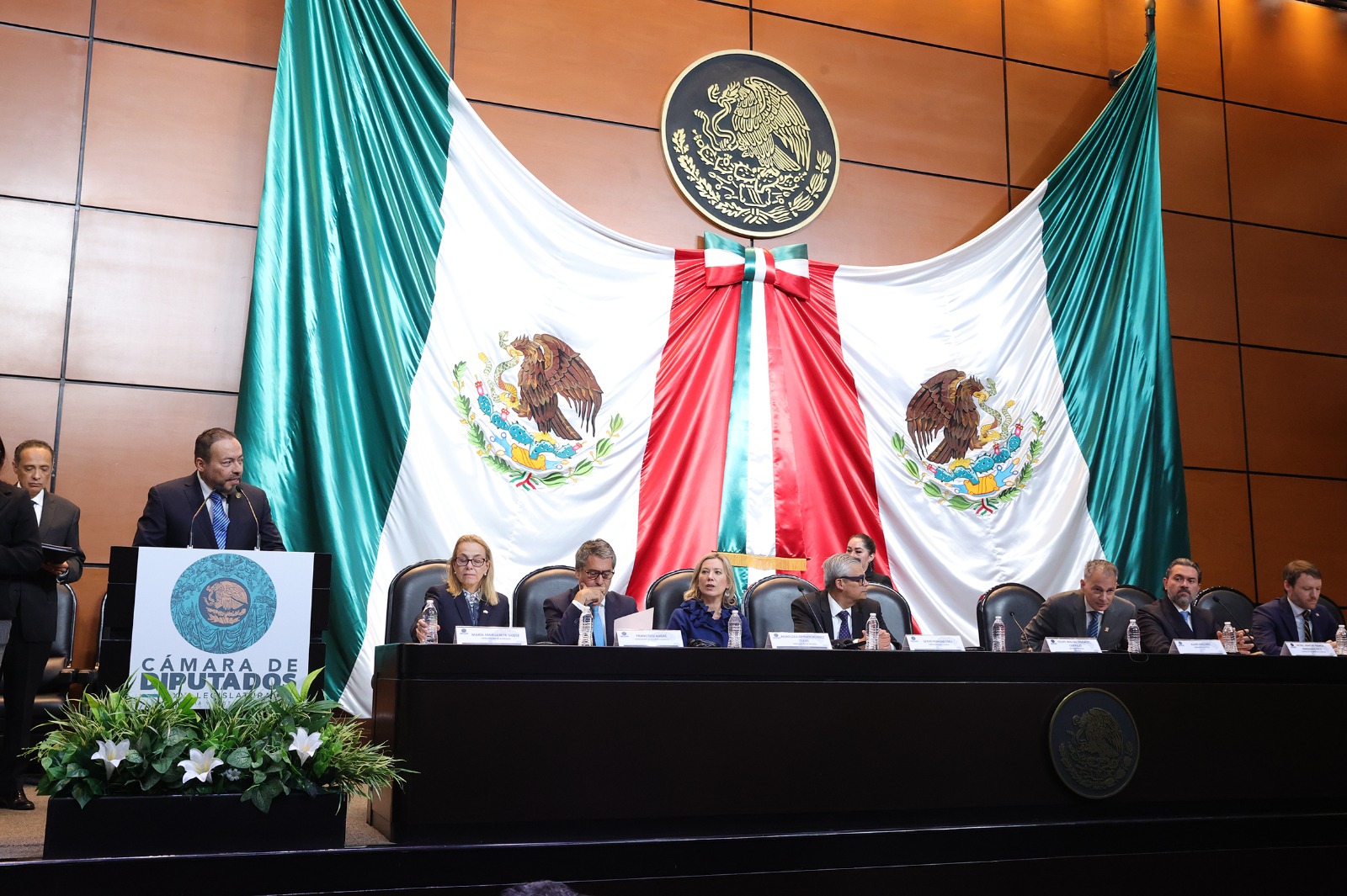 Ucrania pide apoyo de México para recuperar a más de 20 mil menores.