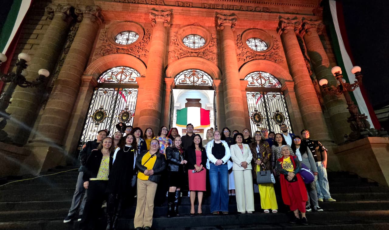 Congreso CDMX se ilumina de amarillo y urge fortalecer la atención mental.