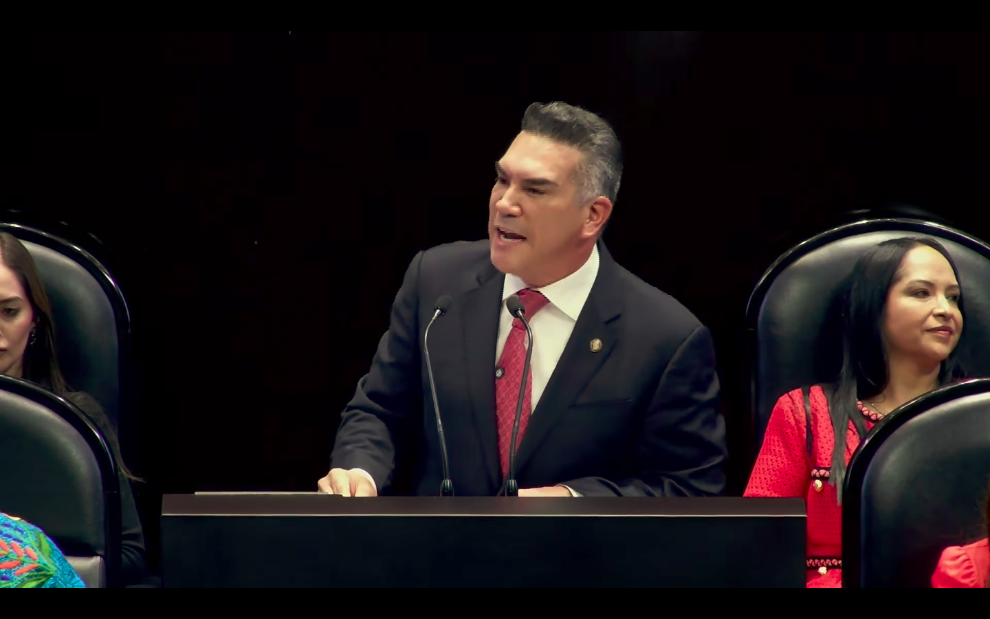El líder del PRI acusa a Morena y llama a unir a la oposición rumbo a 2027.