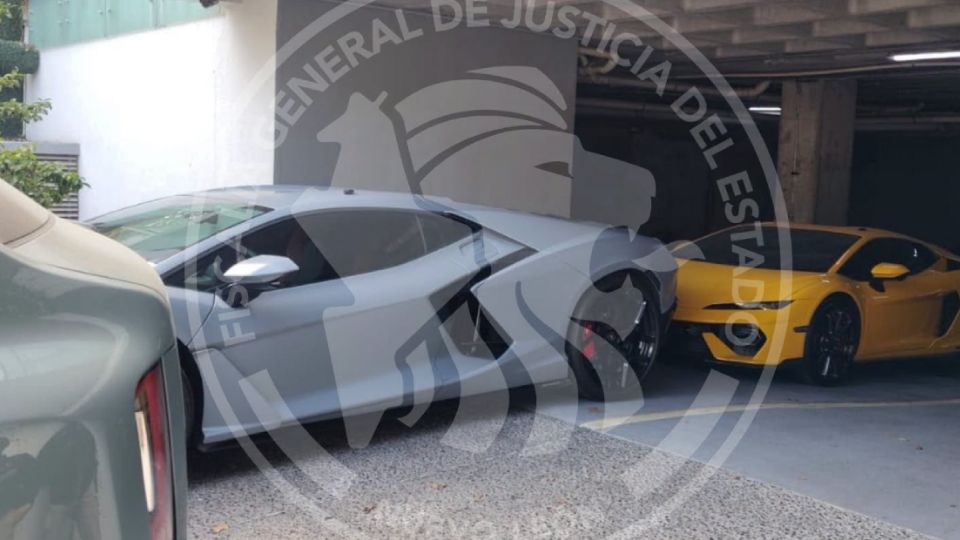Fiscalía asegura seis autos de lujo en cateo realizado en San Pedro NL