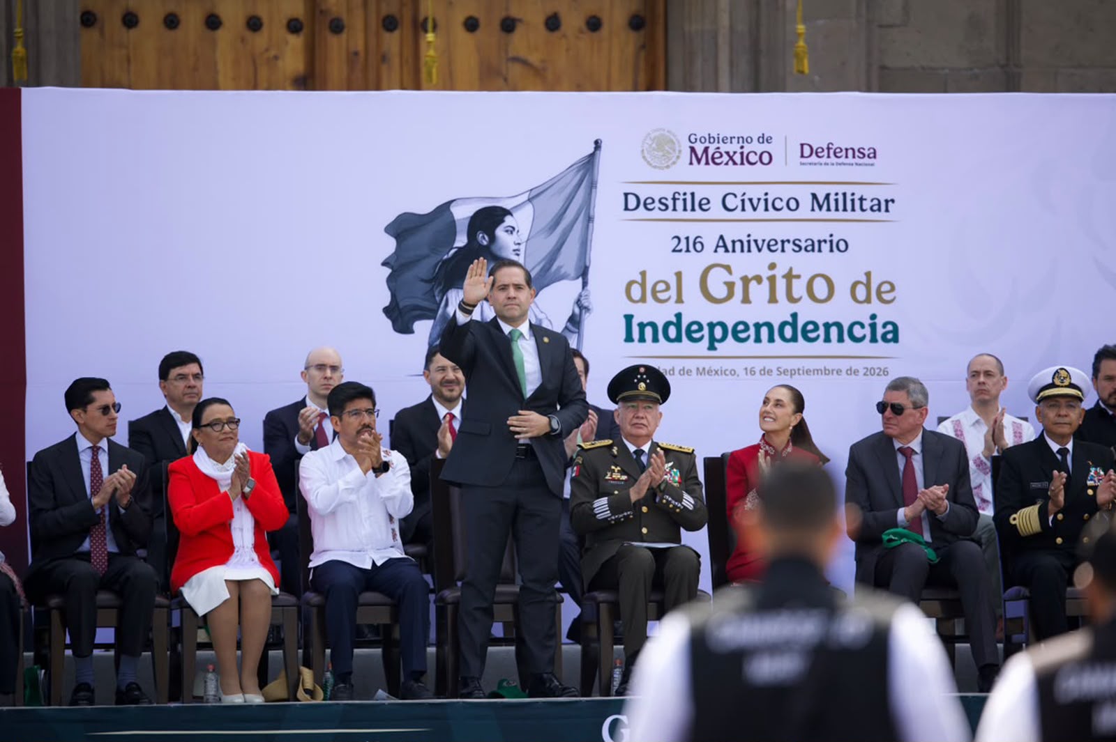 Desfilan 15 mil 330 militares y 107 aeronaves por el Zócalo
