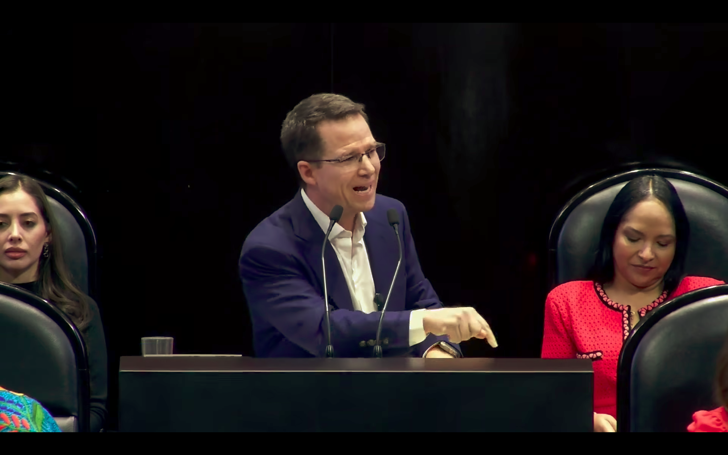Anaya promete resistir y acusa al Gobierno de maquillar cifras y callar voces.