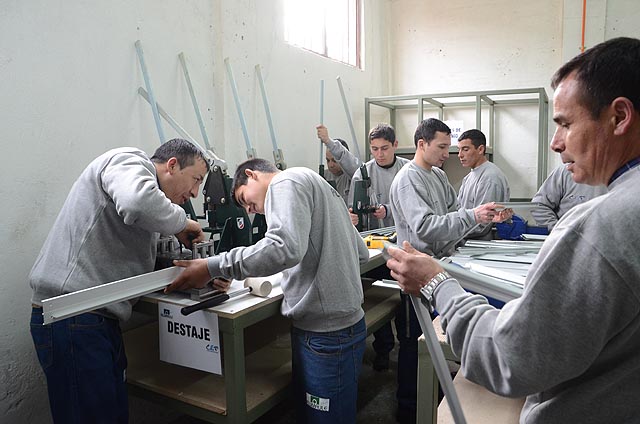 Trabajo y educación alcanzan a miles de internos en penales de SLP