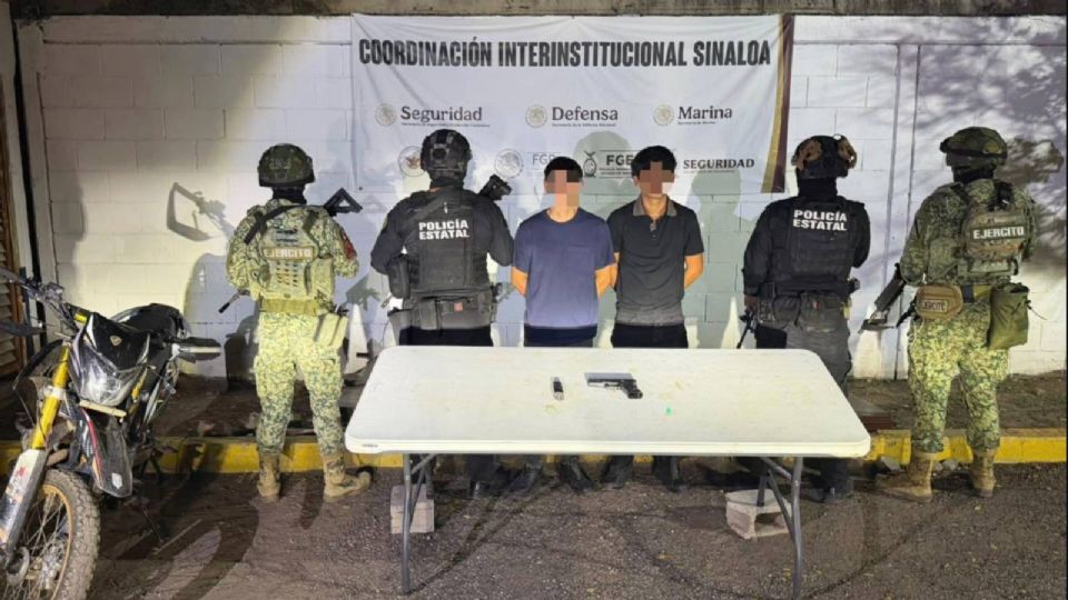 Detienen a menor y adulto con pistola 9 mm en Culiacán