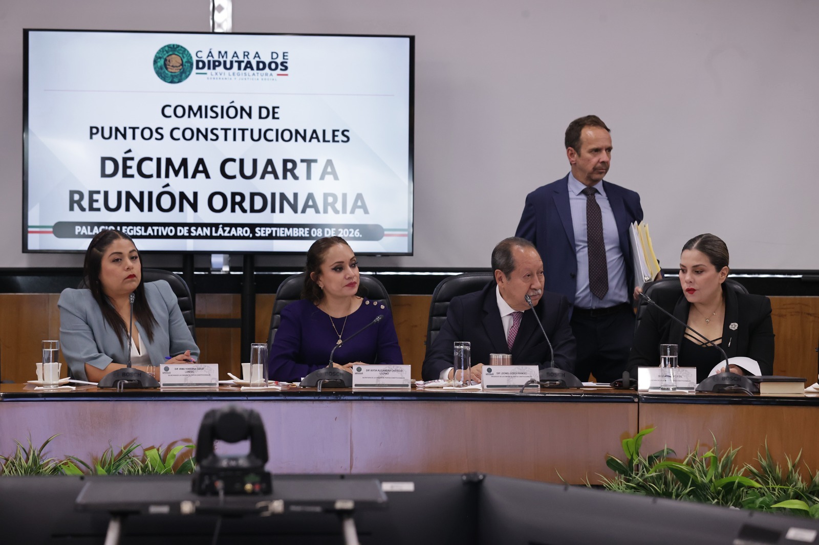 Diputados avalan exigir nacionalidad única a aspirantes desde 2028