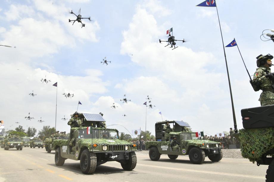 Trevilla supervisa tropas, drones, blindados y aeronaves para desfile.