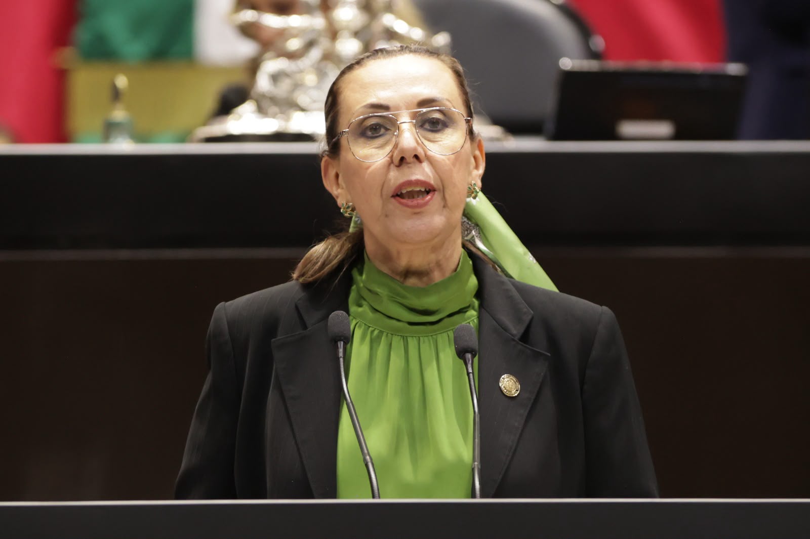 PVEM plantea frenar riesgos digitales y proteger salud mental escolar.