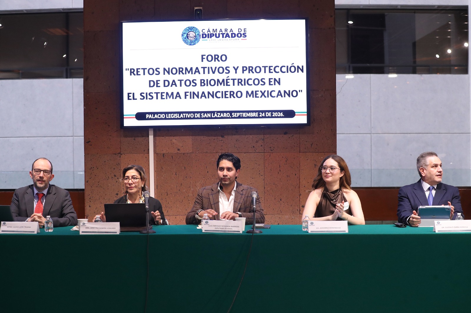 Expertos piden reglas claras ante uso de biométricos en la banca mexicana.