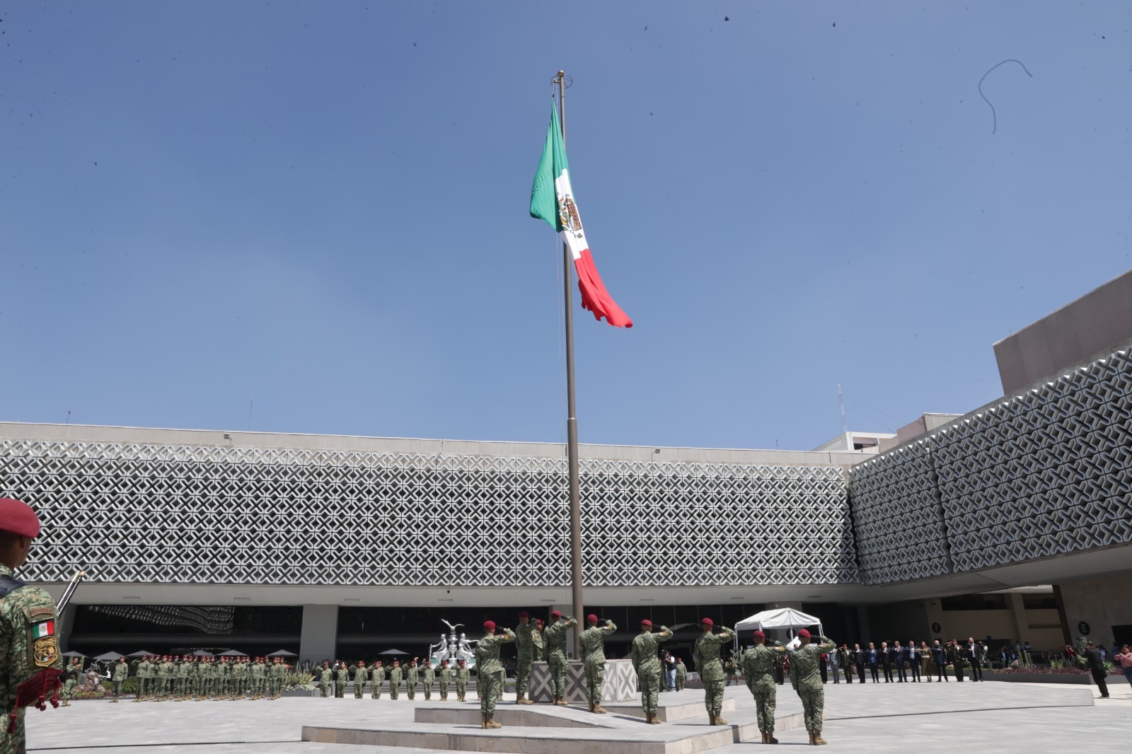 Diputados destacan su papel en seguridad, defensa y auxilio civil