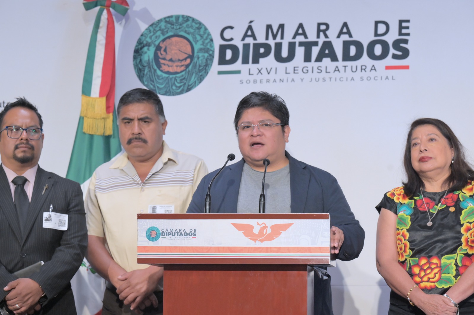 Gibrán Ramírez acusa crisis de gobierno y anuncia solicitud formal