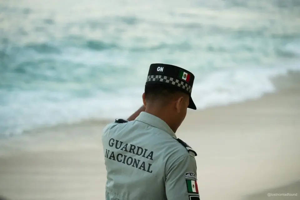 Matan a agente de GN y a otro joven en hotel del malecón de Mazatlán